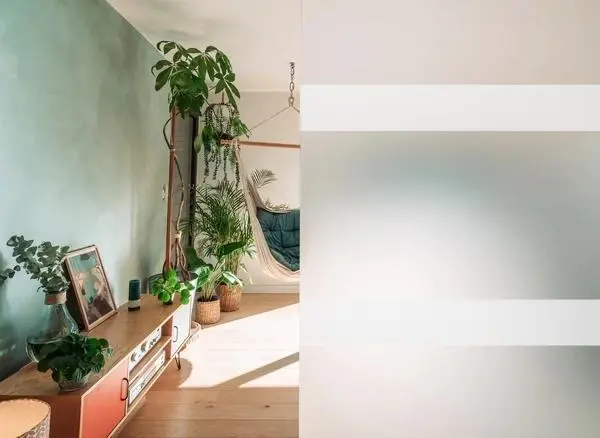 Sandblasted glazing + sandblasted decorations