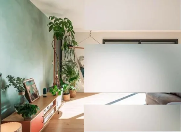 Sandblasted glazing + transparent decorations